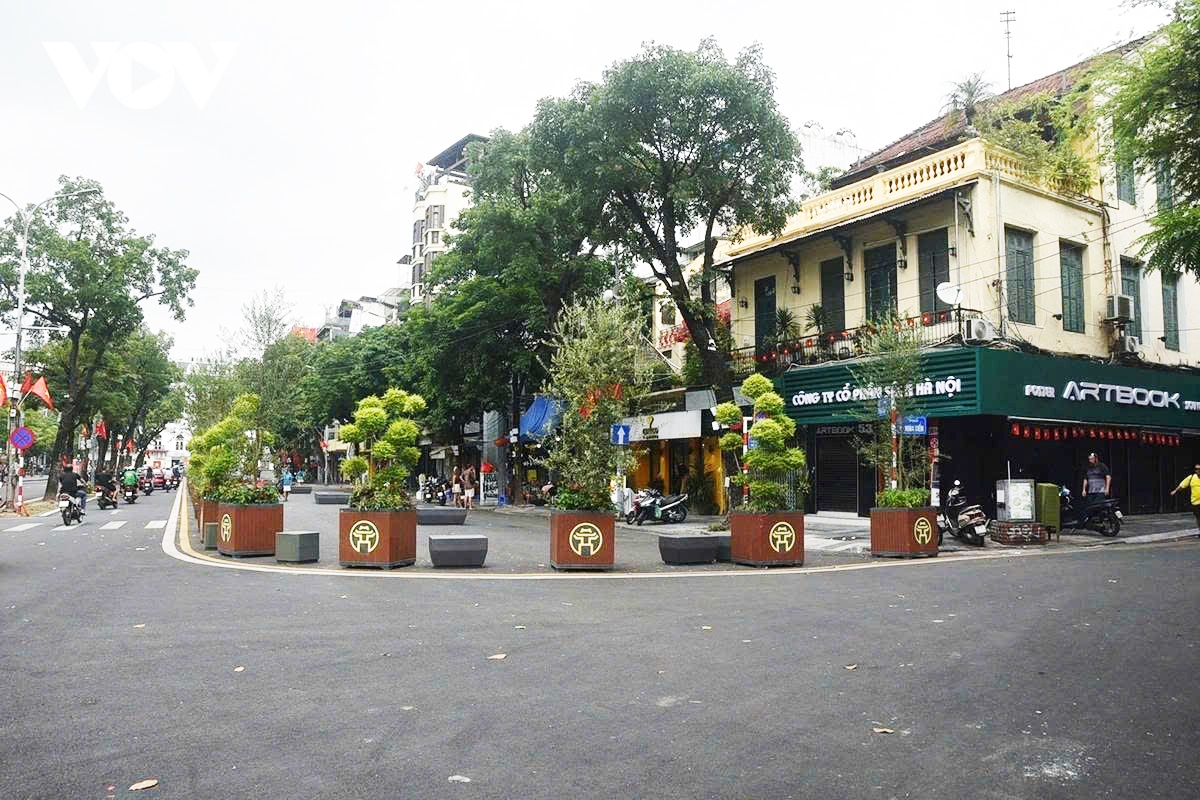 hanoi s dong kinh-nghia thuc square gets new look after first renovation phase picture 7