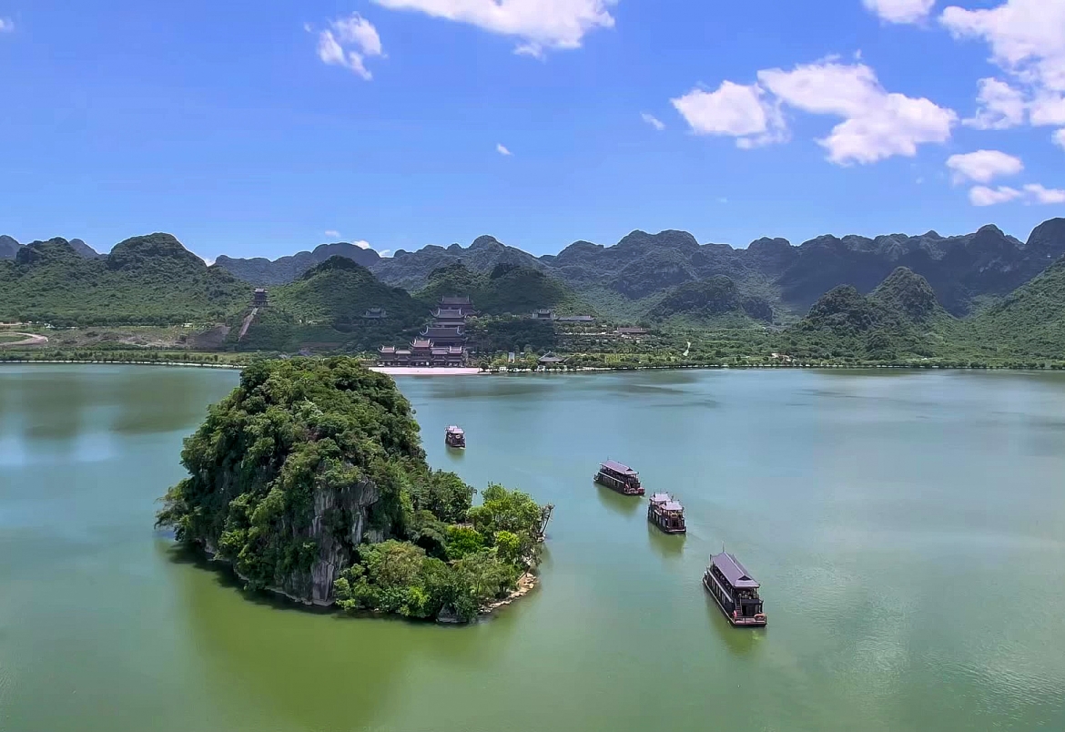 phat trien du lich ben vung tai quan the tam chuc, ninh binh hinh anh 1
