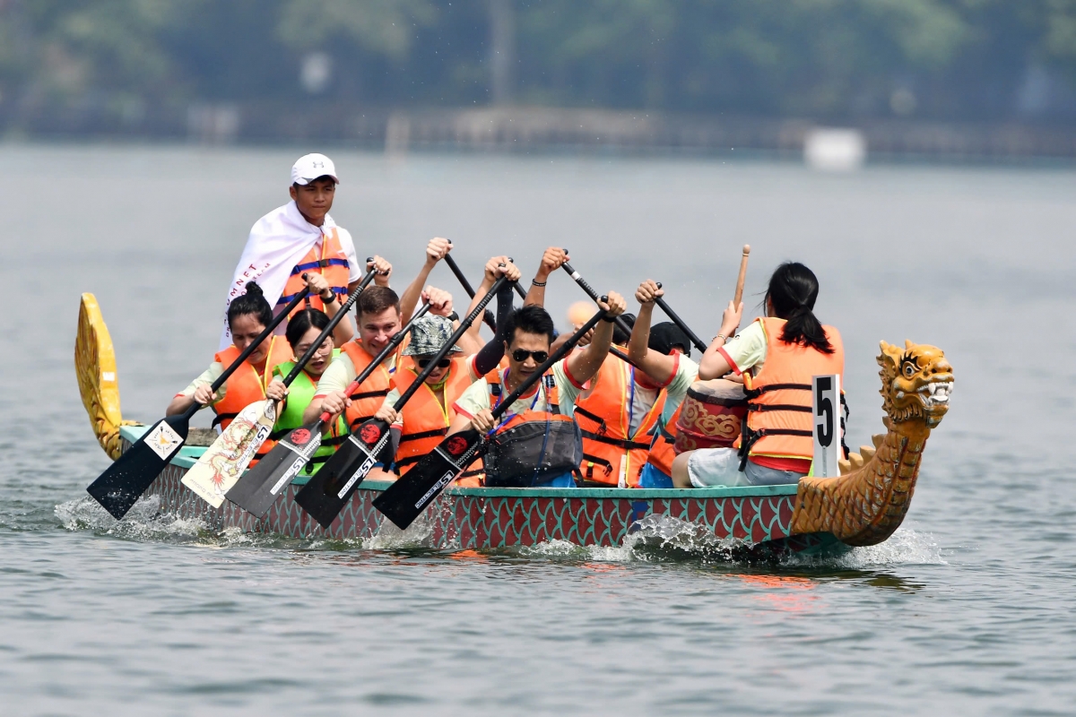 le hoi boi chai thuyen rong, cheo sup 2025 hai tinh than mot dong chay ket noi hinh anh 3