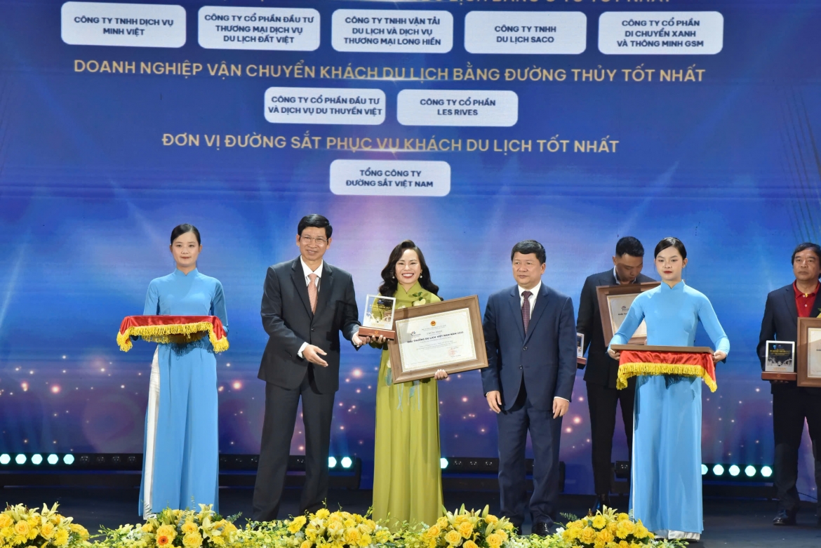 Dat viet tour vinh du nhan 2 giai thuong tai le trao giai thuong du lich viet nam hinh anh 3