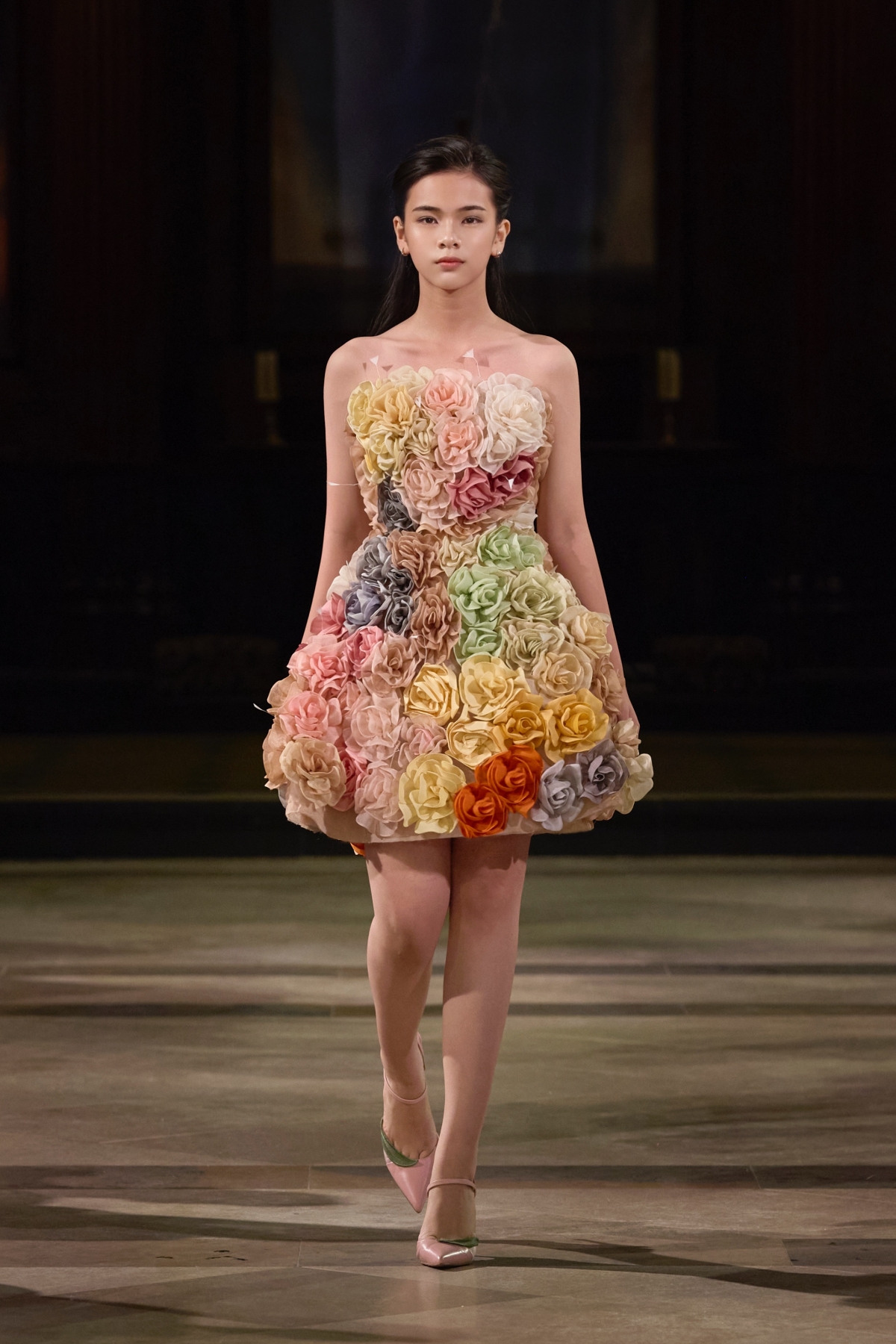 designer tran hung unveils 14th collection at london fashion week picture 1 designer tran hung unveils 14th collection at london fashion week picture 1