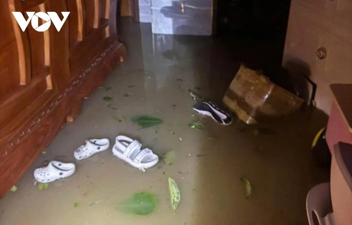 typhoon bualoi batters central vietnam, leaving widespread damage picture 3