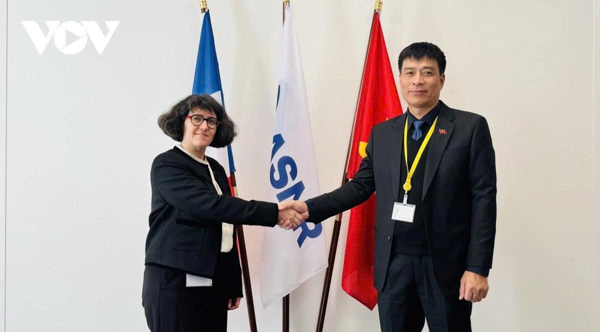 Vietnam learns France's experience in nuclear power plant construction