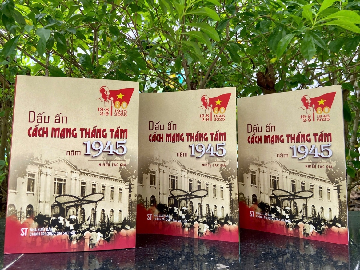 song lai khi the mua thu lich su qua dau an cach mang thang tam nam 1945 hinh anh 1