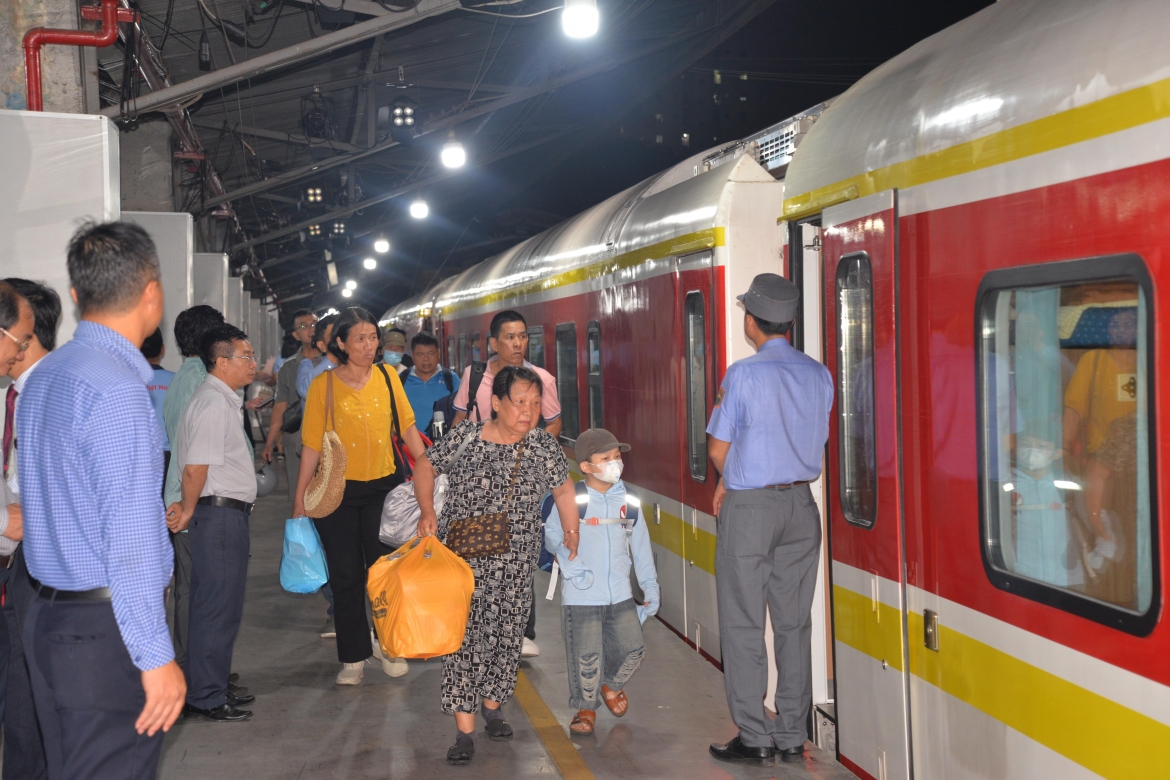 Duong sat mo ban ve tau tet binh ngo tu ngay 20 9 hinh anh 1