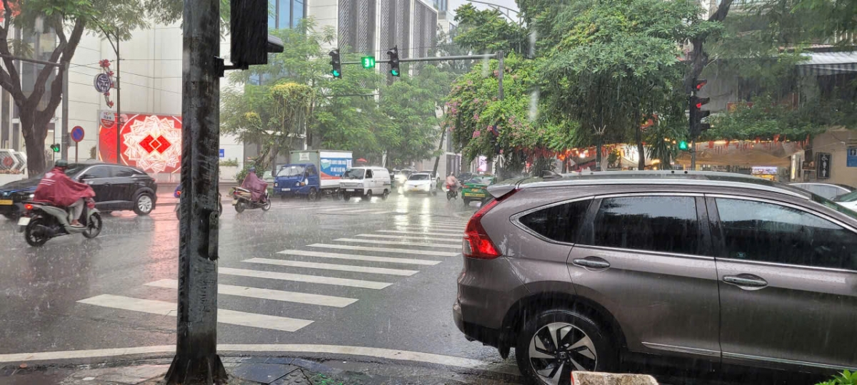 Hoàn lưu bão số 10 ảnh hưởng thế nào tới thời tiết Hà Nội?