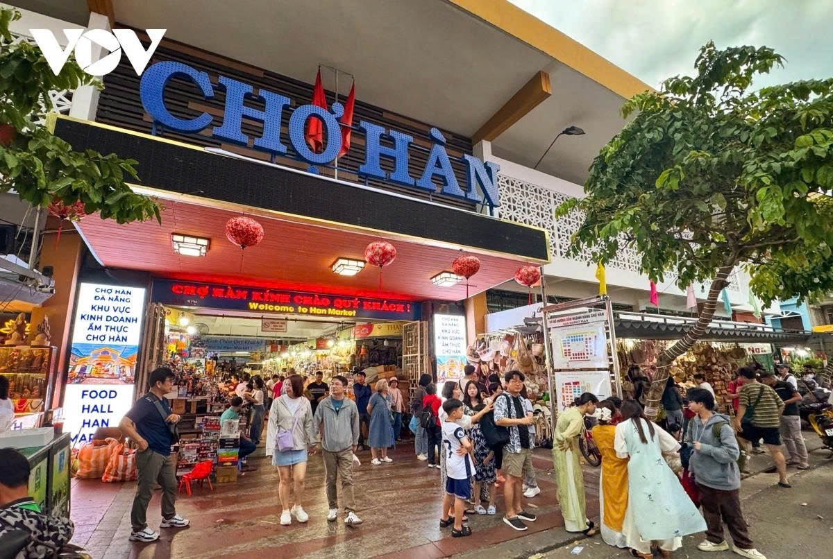 cruise ship star voyager brings 1,200 foreign tourists to da nang picture 1 cruise ship star voyager brings 1,200 foreign tourists to da nang picture 1