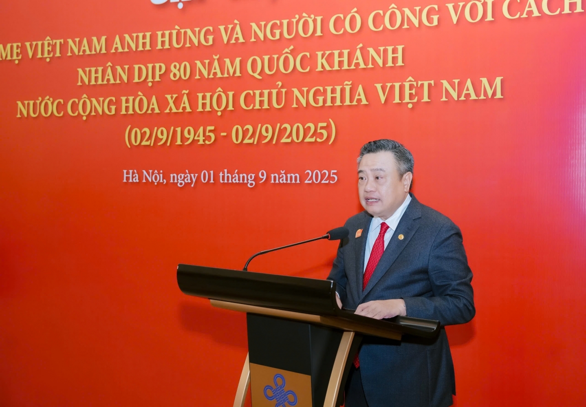 ha noi gap mat, tri an me viet nam anh hung, nguoi co cong voi cach mang nhan dip quoc khanh hinh anh 2