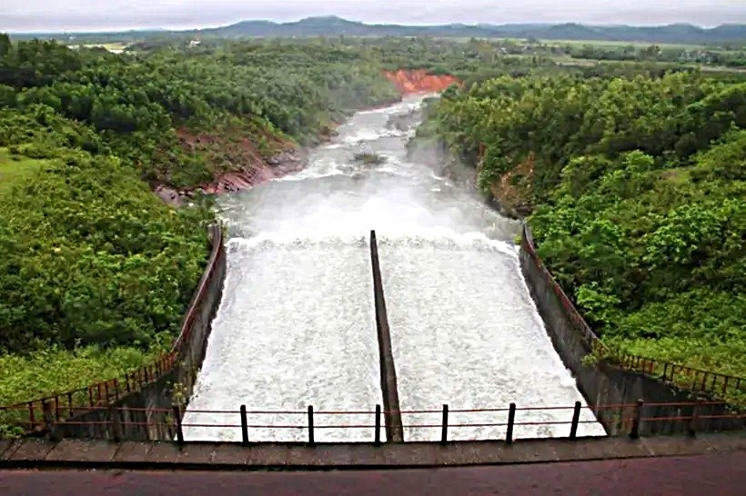 Nhiều hồ chứa ở Hà Tĩnh điều tiết xả tràn đón bão số 10