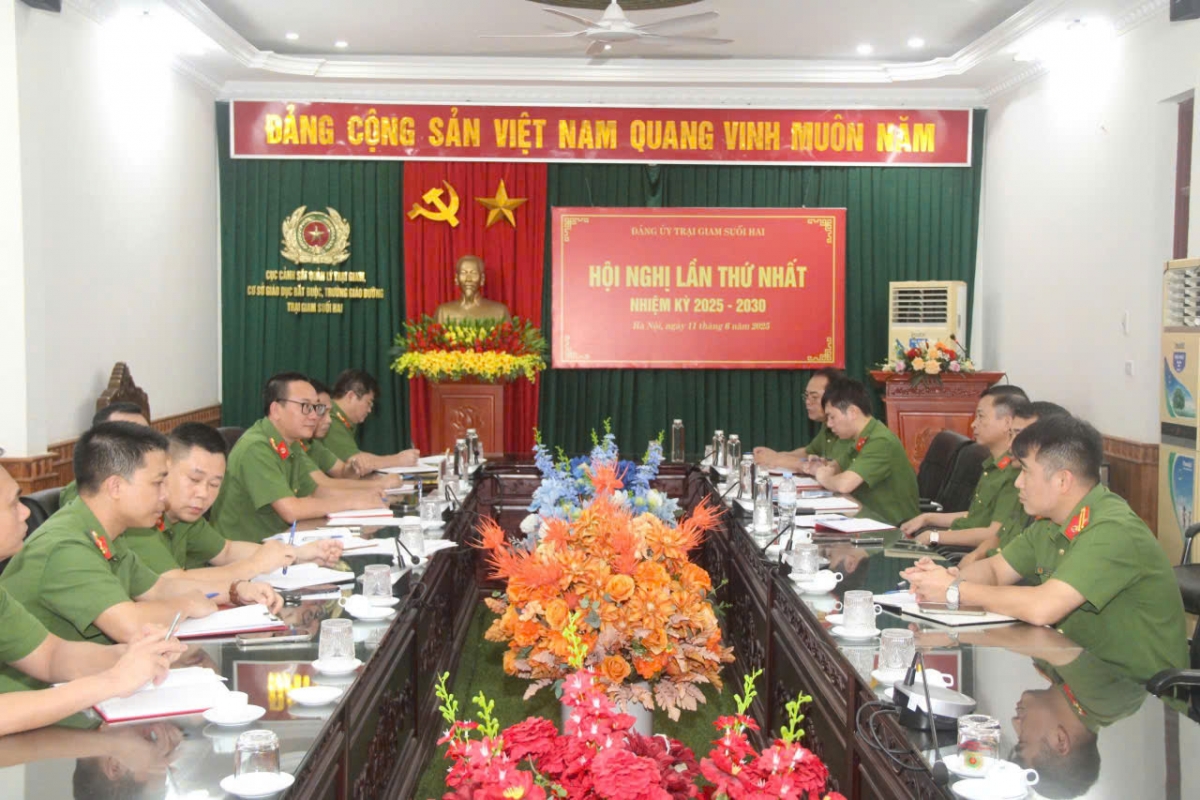 Soi mình trong tấm gương của Đảng