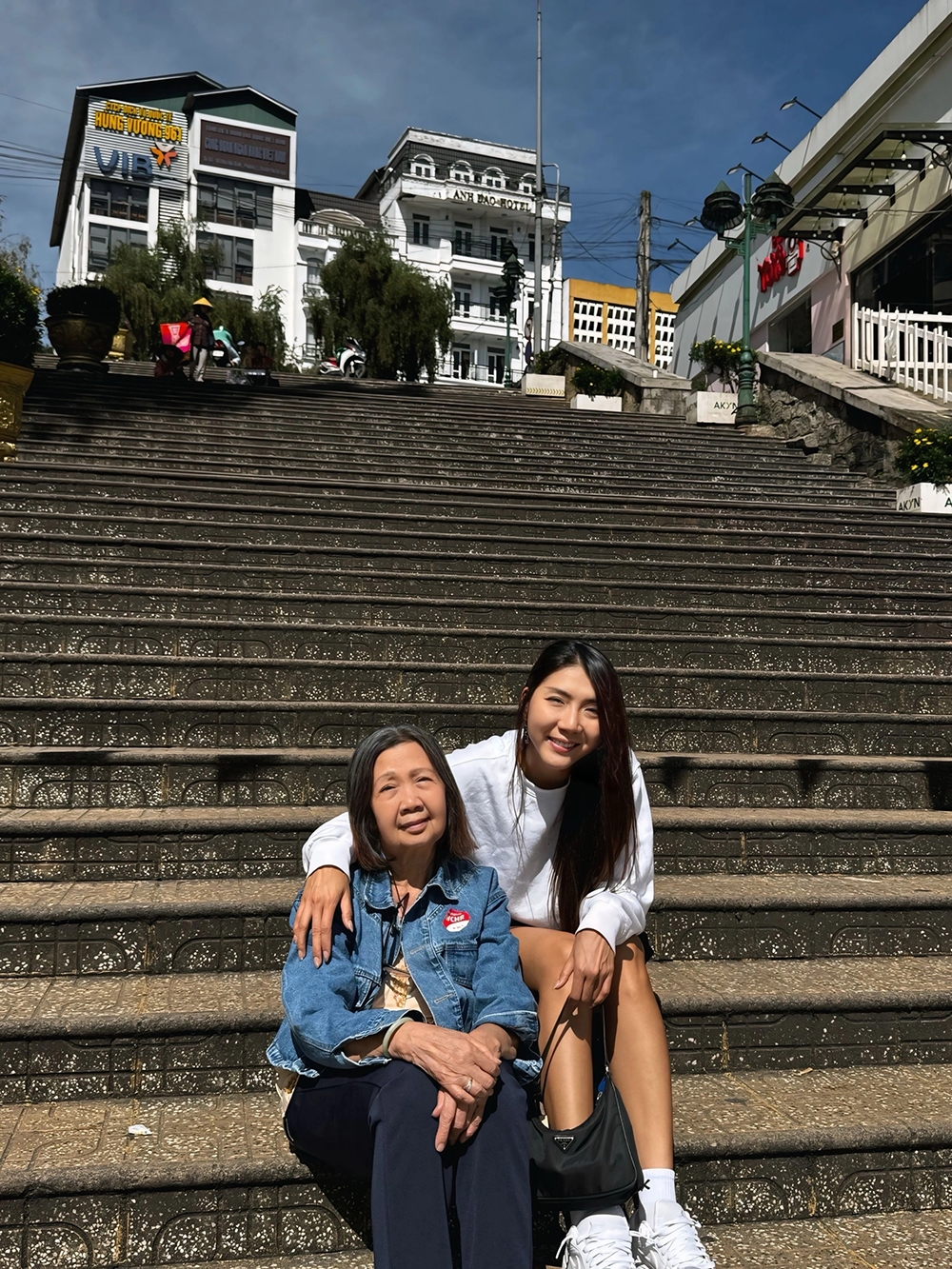 sao viet 17 9 khanh thi khoc o san bay sau thanh cong cua phan hien hinh anh 4