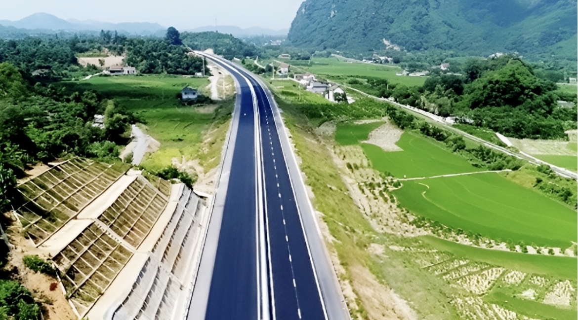 Sơn La đẩy nhanh tiến độ thi công cao tốc Hoà Bình – Mộc Châu