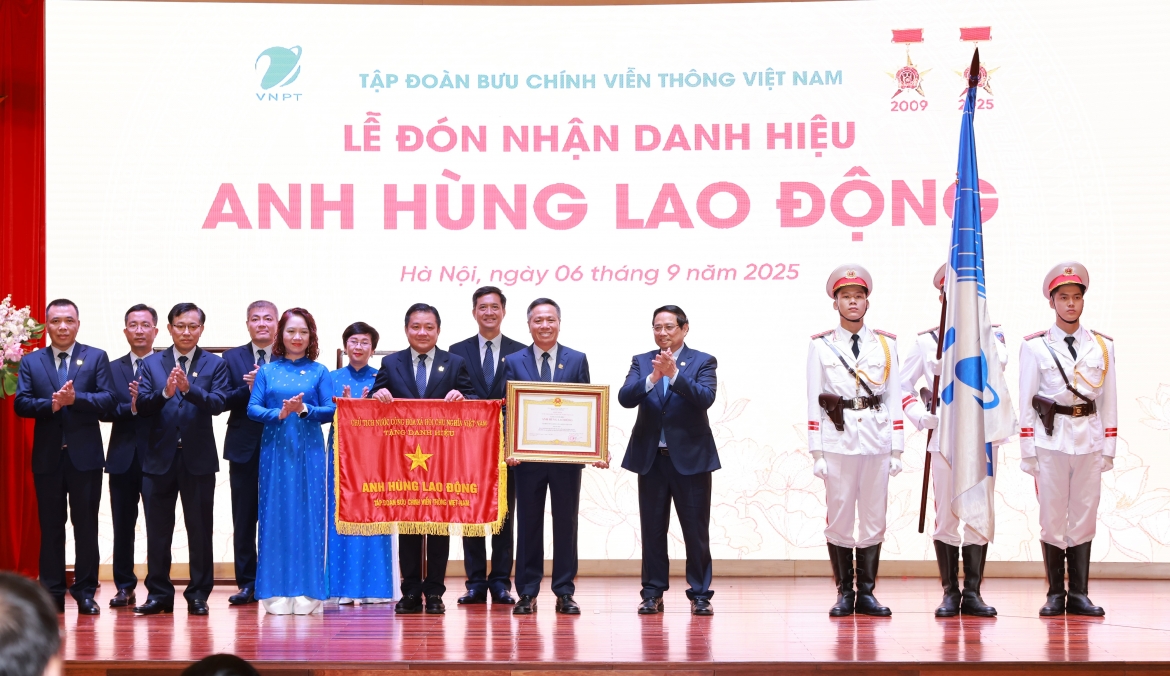 vnpt don nhan danh hieu anh hung lao dong dau an doi moi - tien phong - sang tao hinh anh 1