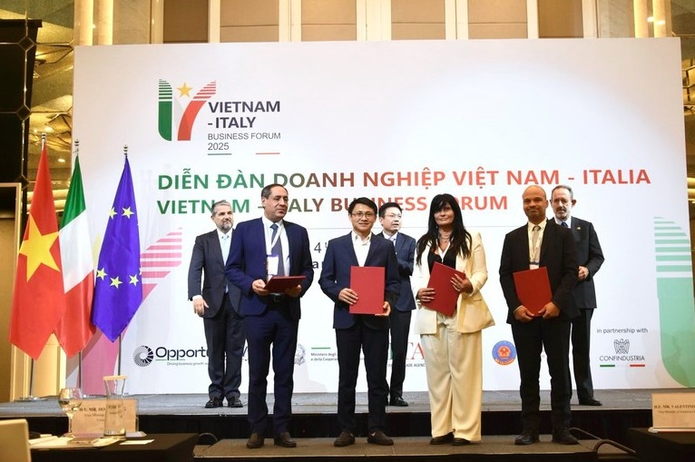 Vietnam and Italy sign over 10 MoUs on strategic cooperation in key sectors