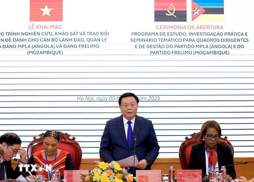 khai mac chuong trinh nghien cuu cho can bo lanh dao cua angola va mozambique hinh anh 1