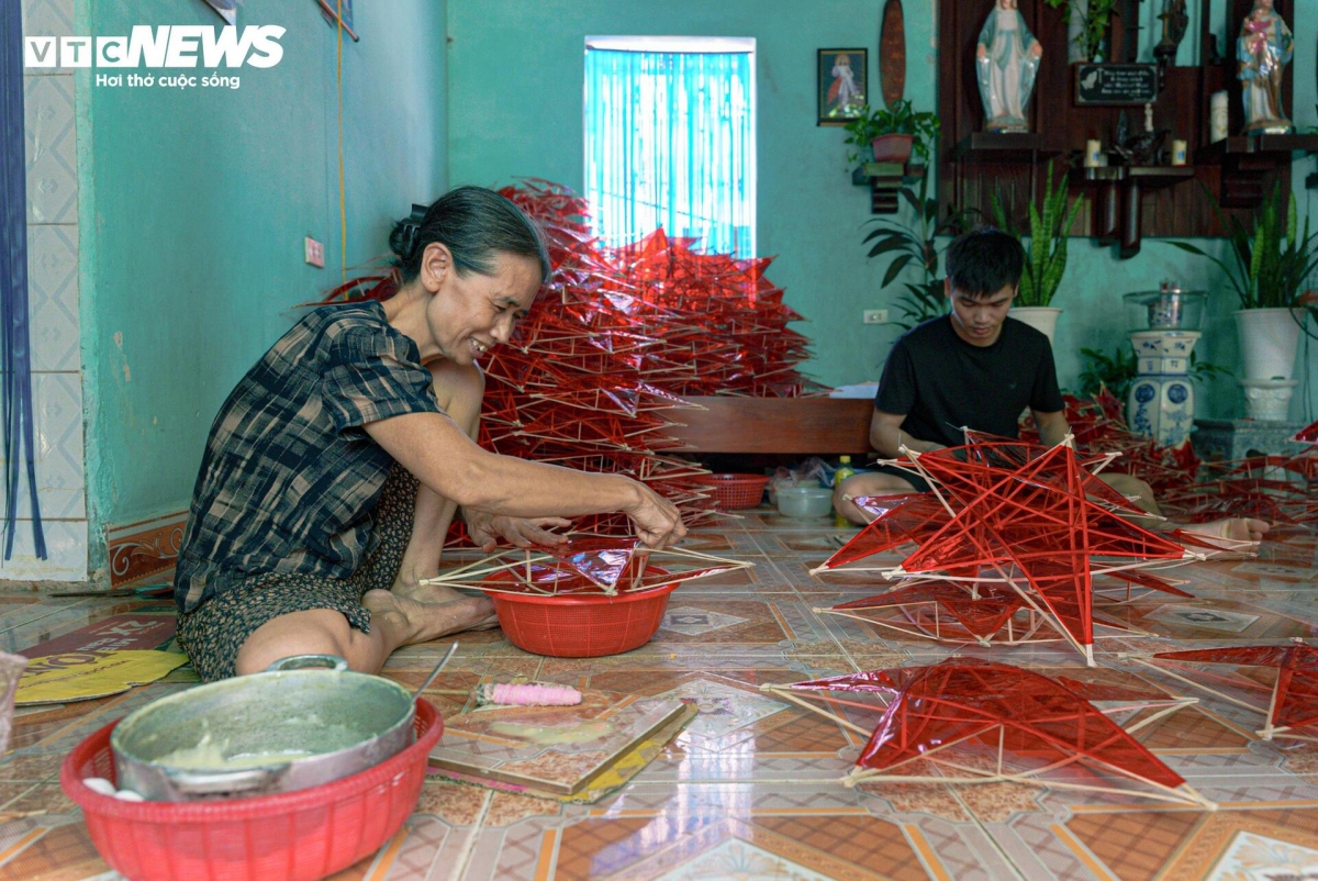 lantern making village busy ahead of mid-autumn festival picture 2