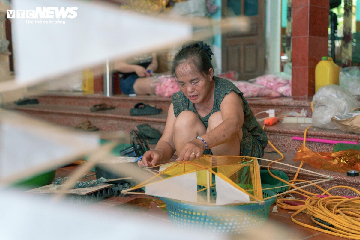 lantern making village busy ahead of mid-autumn festival picture 4