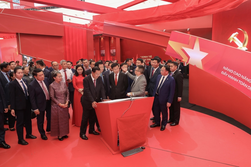 lao, cambodian leaders visit exhibition of vietnam s 80-year national achievements picture 1 lao, cambodian leaders visit exhibition of vietnam s 80-year national achievements picture 1