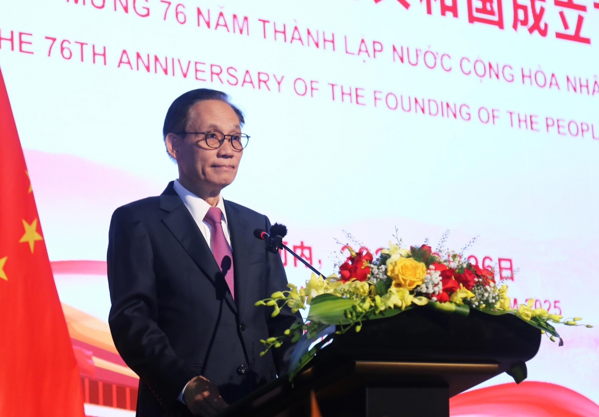 Ong le hoai trung du chieu dai cua Dsq trung quoc ky niem 76 nam quoc khanh hinh anh 2