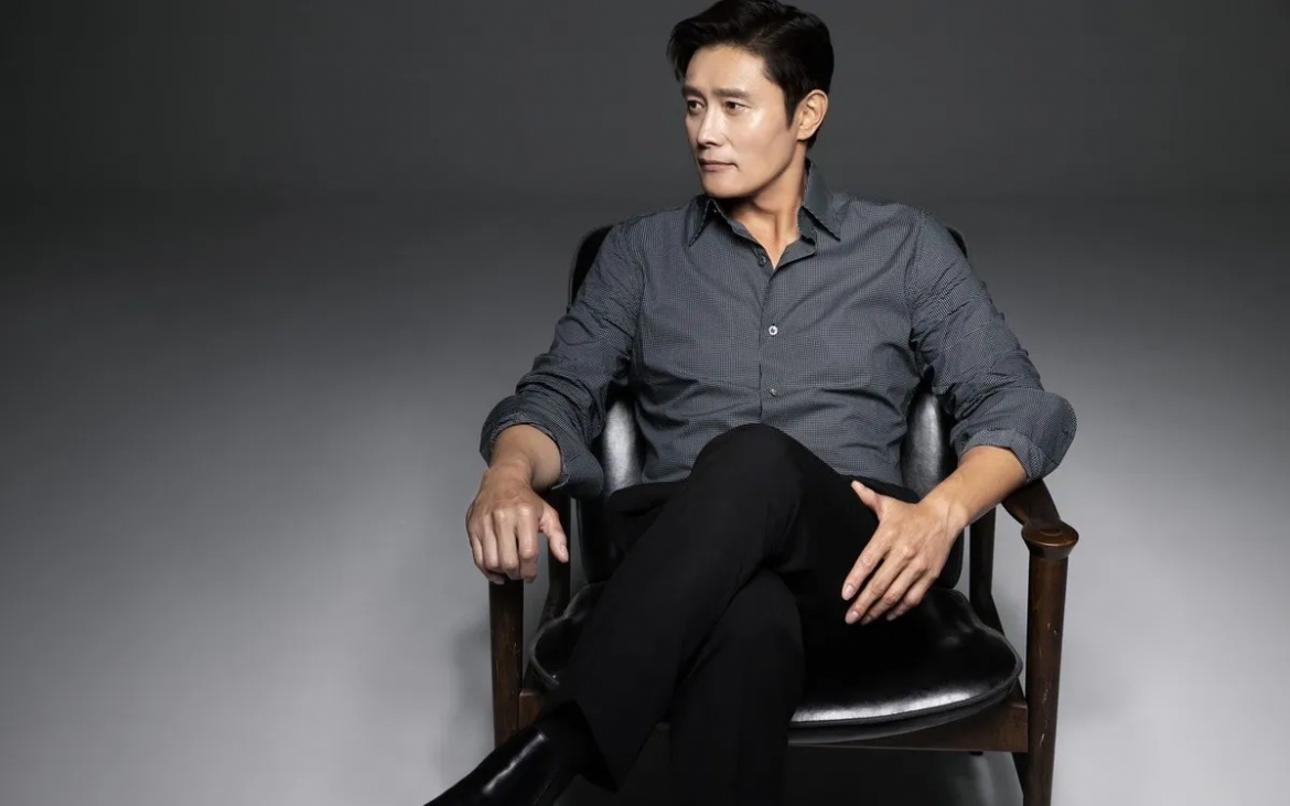 lee byung hun - nguoi nghe si khong bao gio lap lai chinh minh hinh anh 1