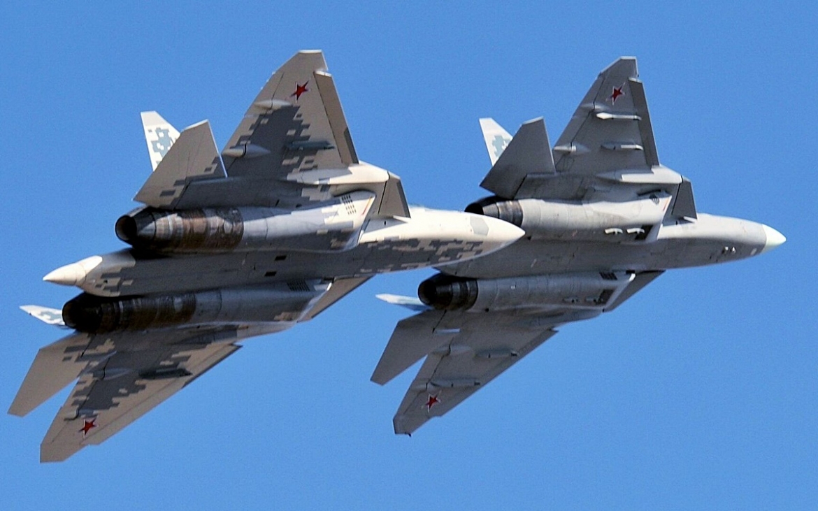 uy luc loi hai cua tiem kich su-57 Dieu khien uav bay dan va tac chien tu dong hinh anh 1