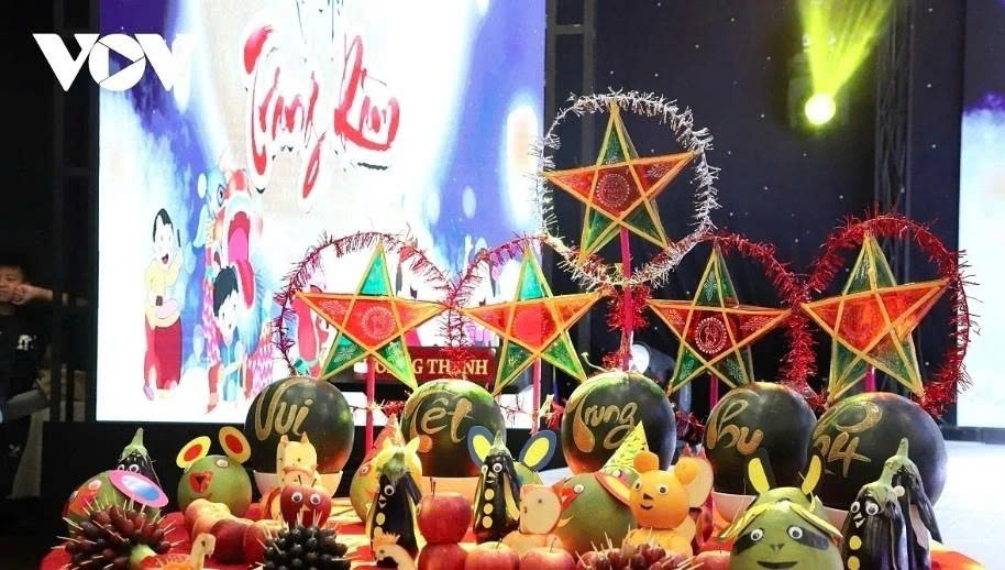 vietnamese children celebrate mid-autumn festival in france picture 1