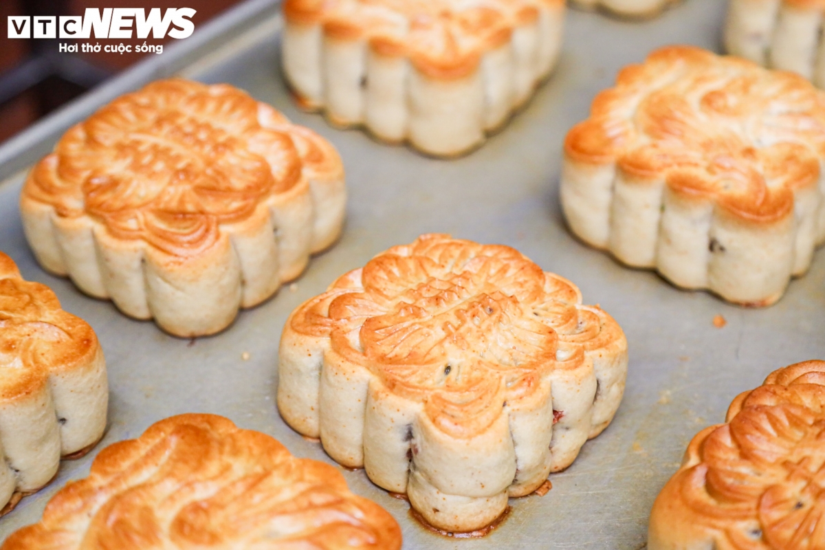 moon cake makers preserve authentic flavours for mid-autumn festival picture 11