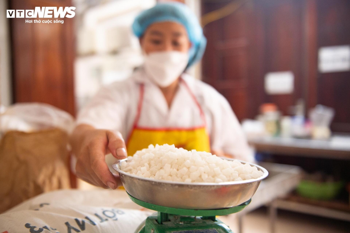 moon cake makers preserve authentic flavours for mid-autumn festival picture 2