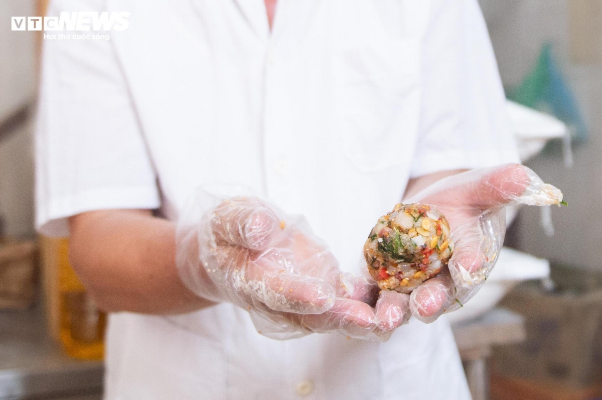 moon cake makers preserve authentic flavours for mid-autumn festival picture 7