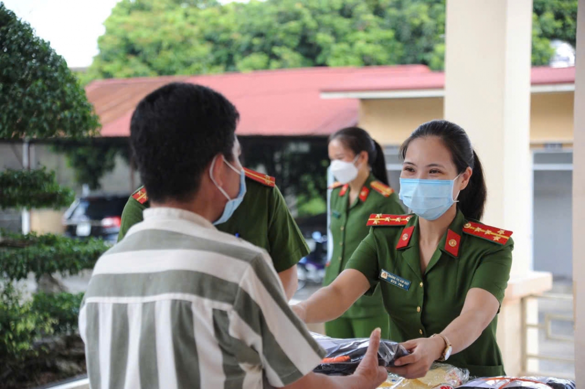 Khi cám dỗ tiền bạc không thể đánh đổi phẩm giá người lính