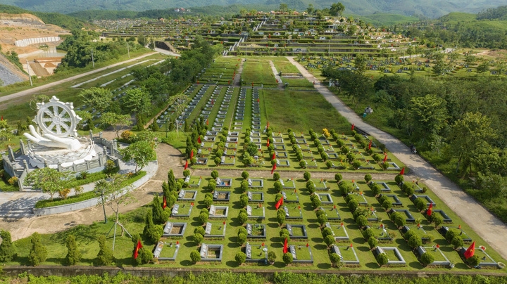 Do xo di mua dat cho nguoi am de lam... qua tang hinh anh 1