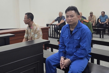 Người cha "múa dao" chém nhiều người sau lễ cúng 49 ngày mất của con