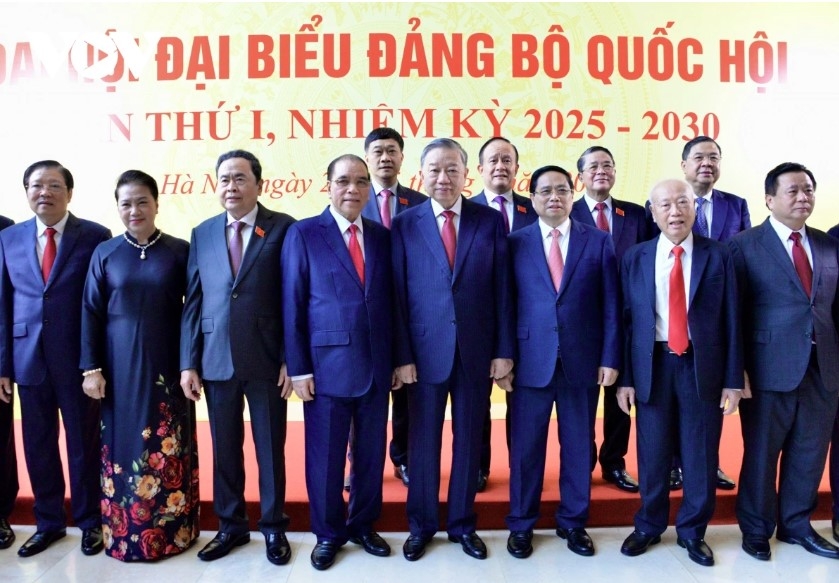 party chief underscores people-centered principle in legislature s activities picture 6