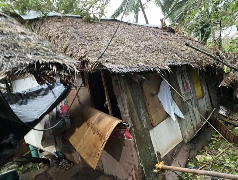 nhung hinh anh dau tien sau khi bao bualoi do bo vao philippines hinh anh 4