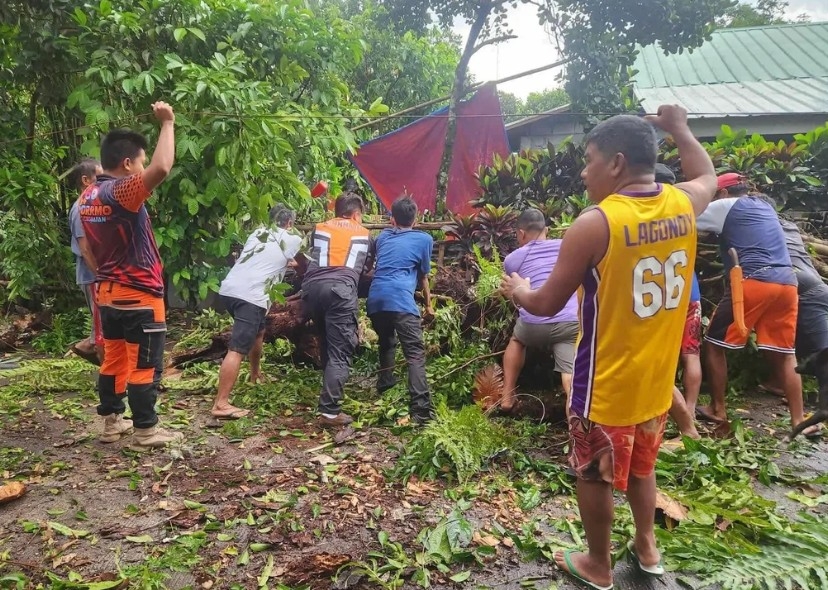 nhung hinh anh dau tien sau khi bao bualoi do bo vao philippines hinh anh 6