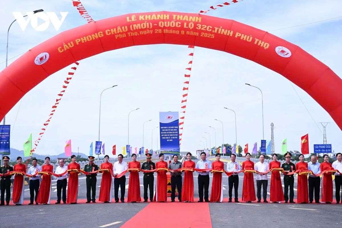 phong chau bridge inaugurated after nine months of emergency construction picture 1