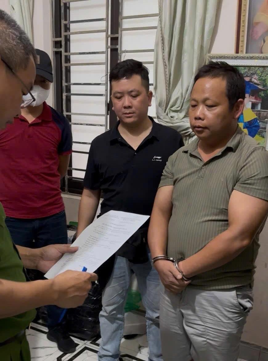 cong an phu tho triet pha tu diem mai dam, thu giu nhieu ma tuy tai quan karaoke 88 hinh anh 1