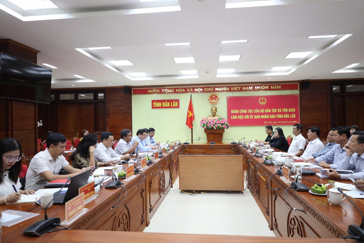 Dak lak can tang cuong nhan luc, tranh gian doan cong tac dan toc, ton giao hinh anh 1