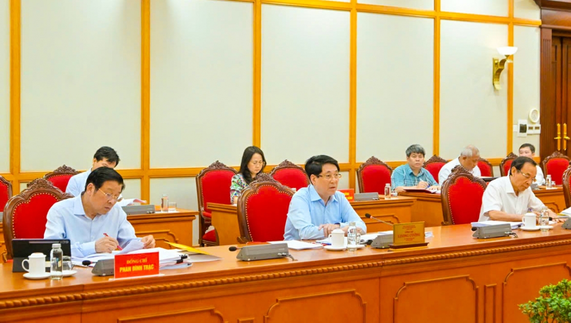 bo chinh tri cho y kien ve cong tac chuan bi Dai hoi Dang bo cac tinh hinh anh 1