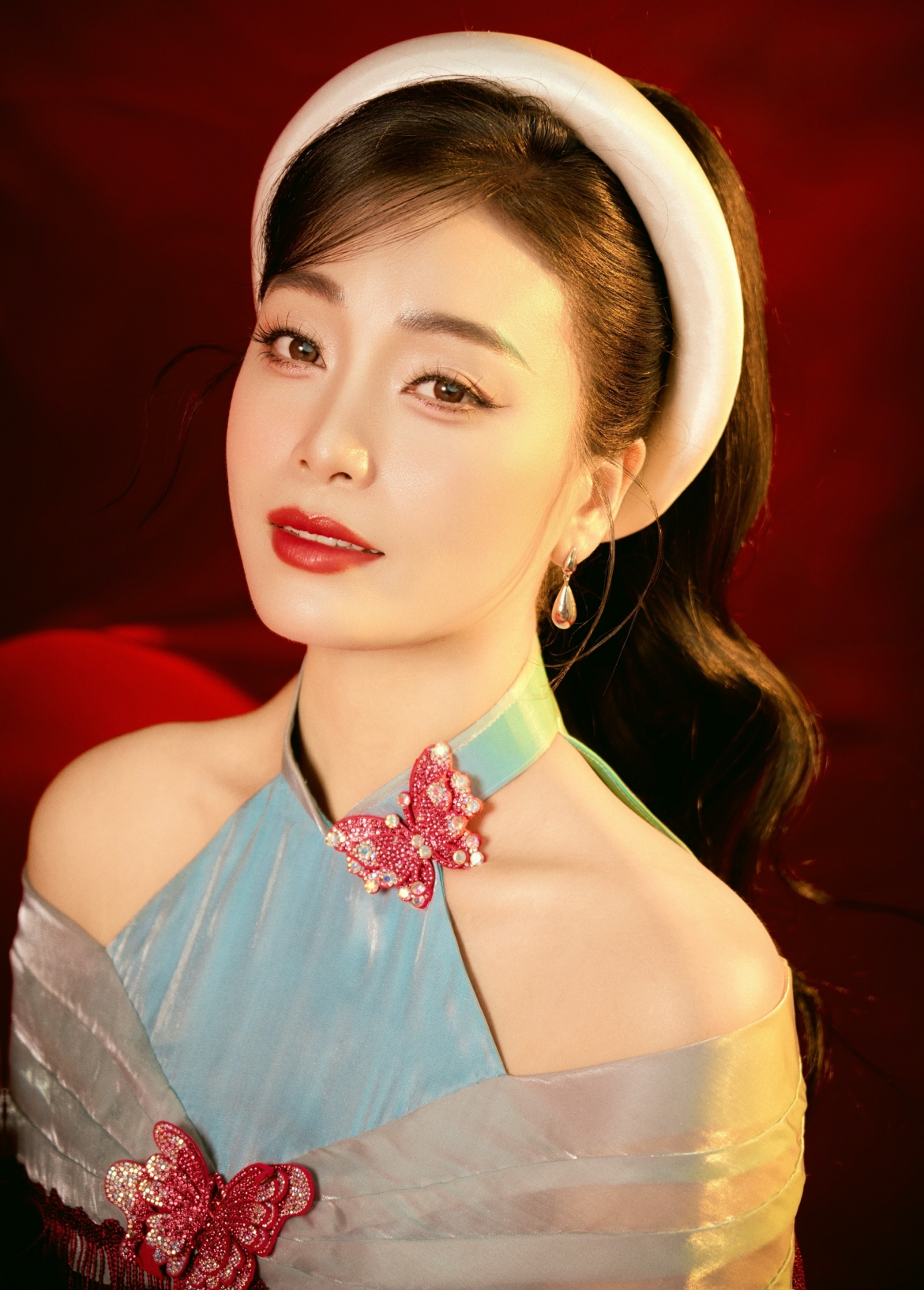 sao mai huyen trang thu suc voi nhac nhe, hat cung nhom oplus trong mv mung quoc khanh 2 9 hinh anh 1