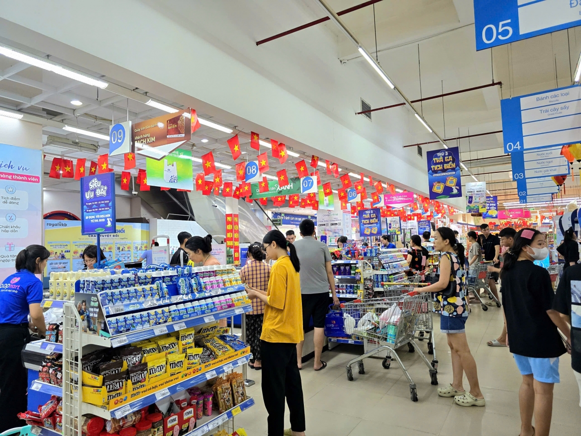 giua bao so 10, saigon co.op tung goi binh on gia thiet yeu, giam gia thuc pham den 33 hinh anh 5