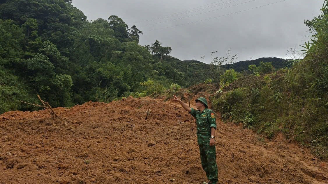 quang tri nhieu tuyen giao thong mien nui bi sat lo hinh anh 1