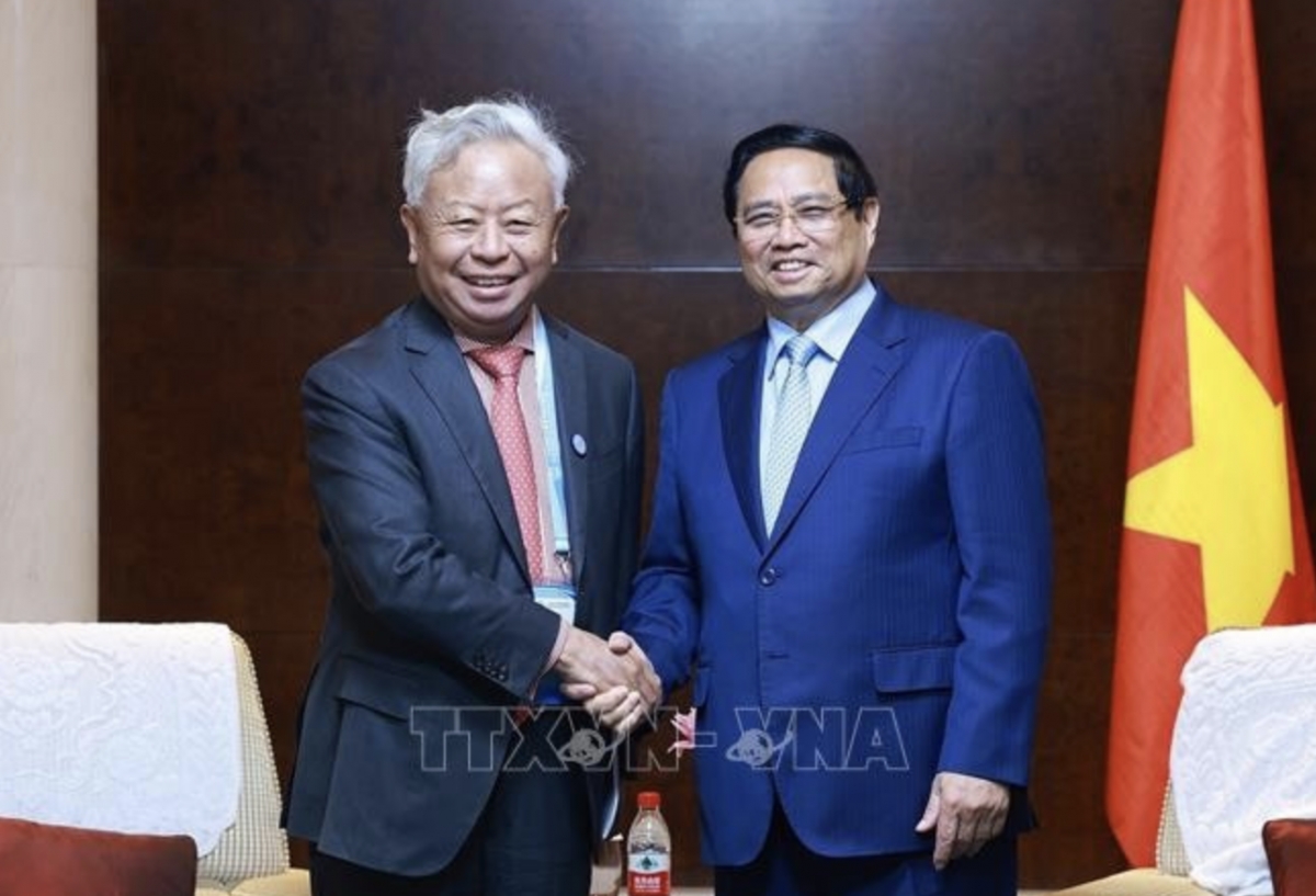 Vietnamese PM Pham Minh Chinh works with leaders of leading Chinese groups in Tianjin