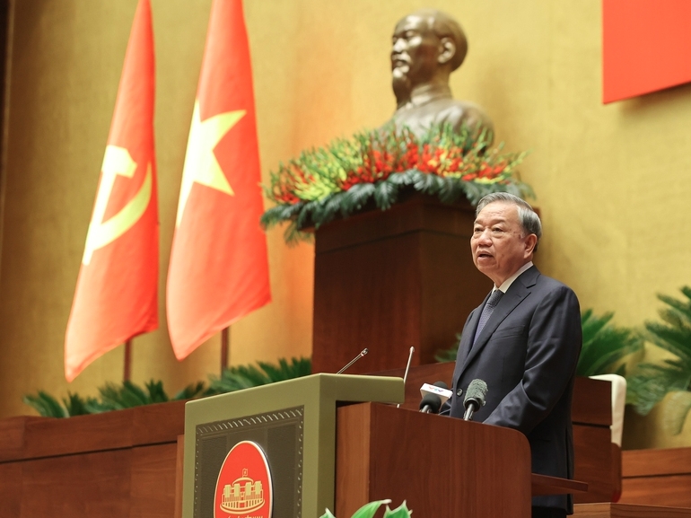 Tổng Bí thư: Mỗi cán bộ bắt tay ngay vào việc với tinh thần "nói đi đôi với làm"