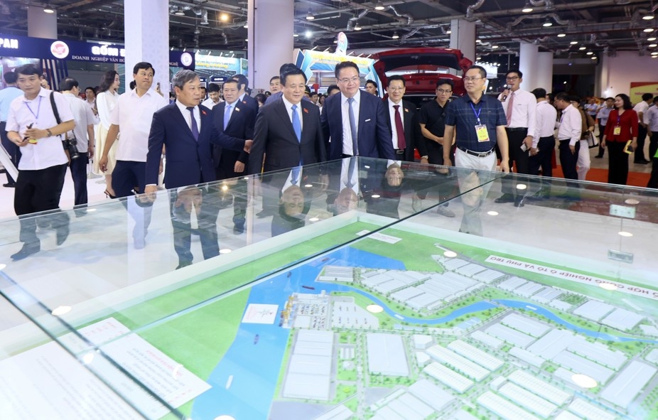 skoda ghi dau an tai trien lam chao mung Dai hoi Dang bo quang ninh 2025 hinh anh 2