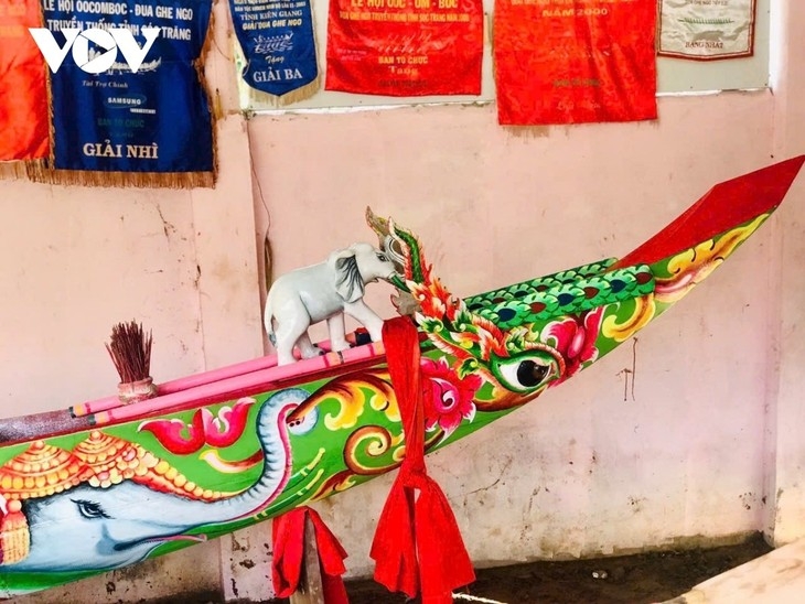 mascots, sacred symbols on ngo junk of the khmer picture 1 mascots, sacred symbols on ngo junk of the khmer picture 1