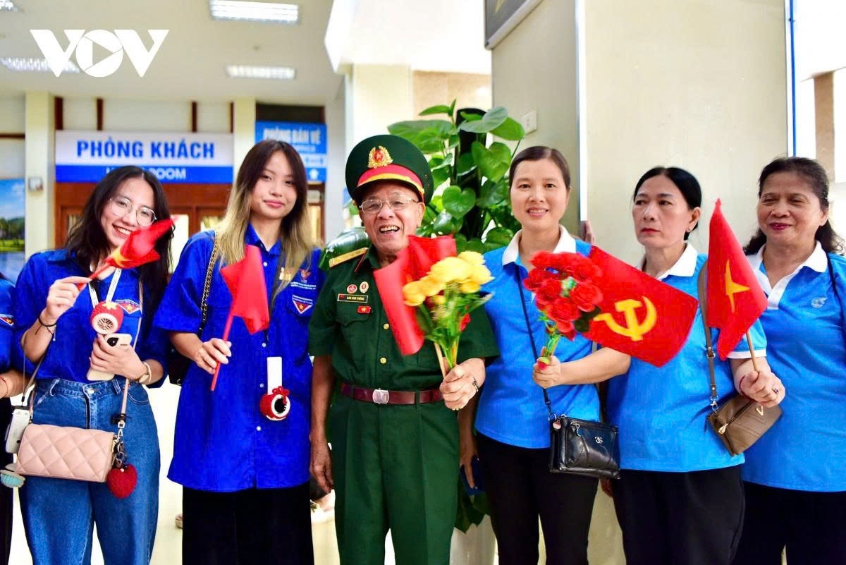 farewell for troops returning from national day a80 celebration picture 2 farewell for troops returning from national day a80 celebration picture 2