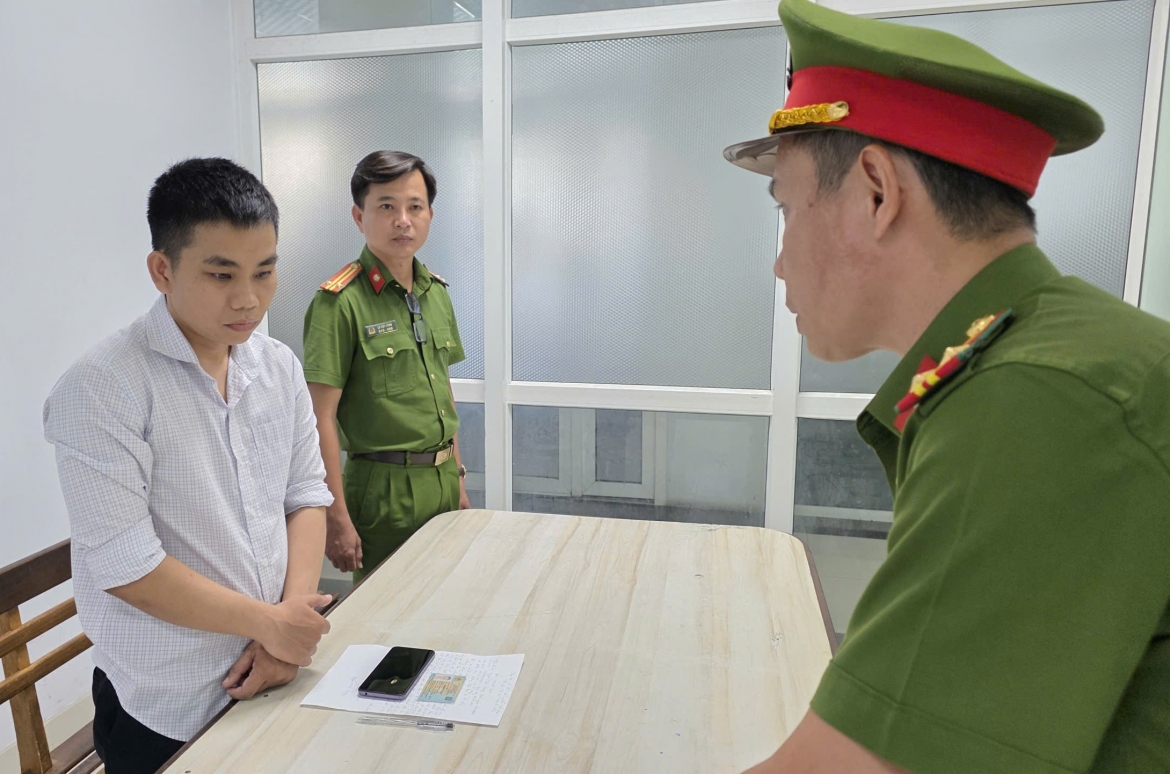 khoi to, bat tam giam nhan vien cong ty bao hiem tham o tien ty hinh anh 1