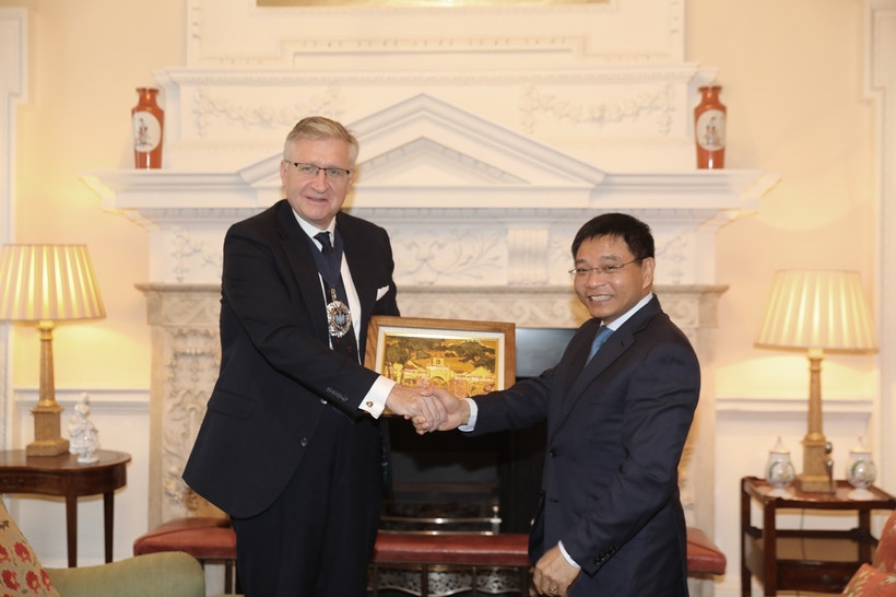 finance minister pushes for london tie-up to build int l financial centre picture 1