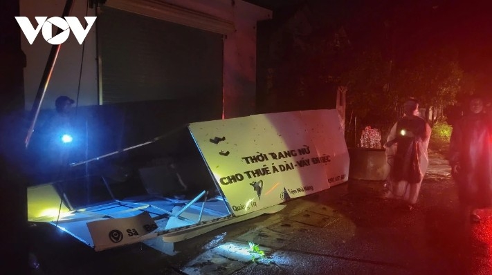 typhoon bualoi batters central vietnam, leaving widespread damage picture 5